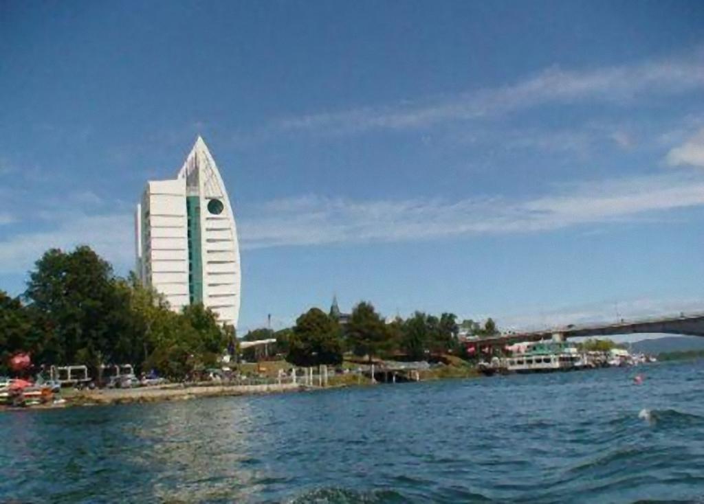 Hotel Dreams Valdivia Ngoại thất bức ảnh The Lake Washington Marriott
