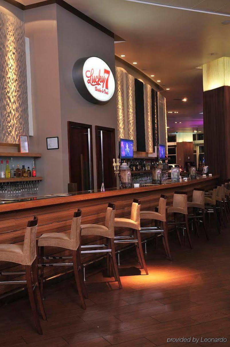 Hotel Dreams Valdivia Nhà hàng bức ảnh The bar at the Hard Rock Cafe in Times Square, New York City