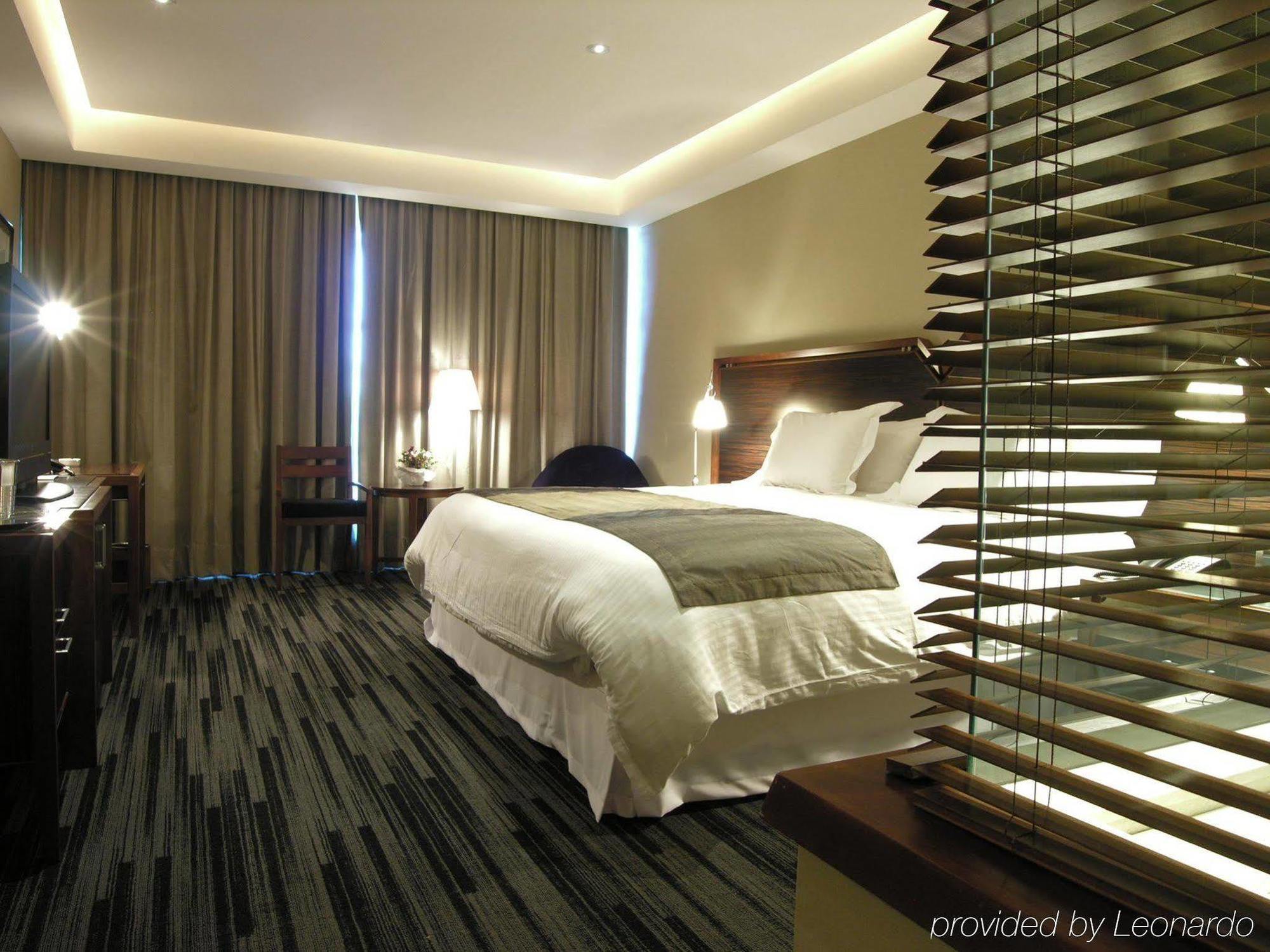 Hotel Dreams Valdivia Phòng bức ảnh A room at the hotel