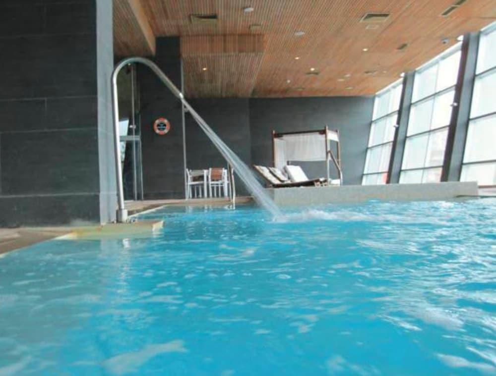 Hotel Dreams Valdivia Ngoại thất bức ảnh The swimming pool at the hotel