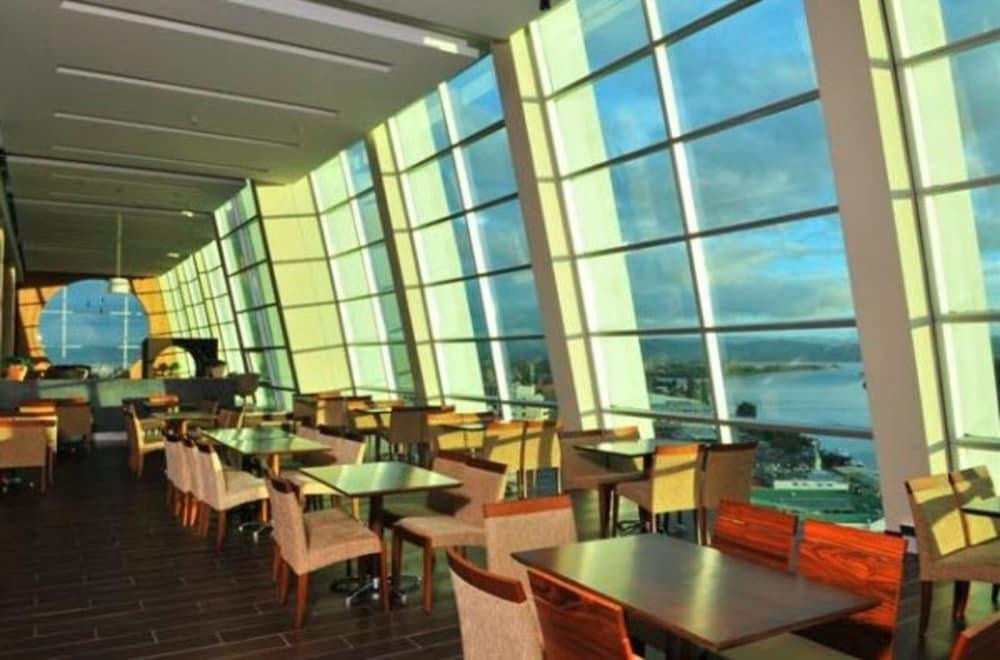 Hotel Dreams Valdivia Ngoại thất bức ảnh The 360° Restaurant